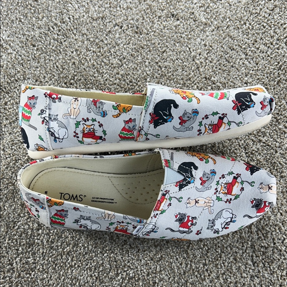 TOMS Multicolor Christmas Cat Pattern Slip-Ons Size 8 - Picture 2 of 13